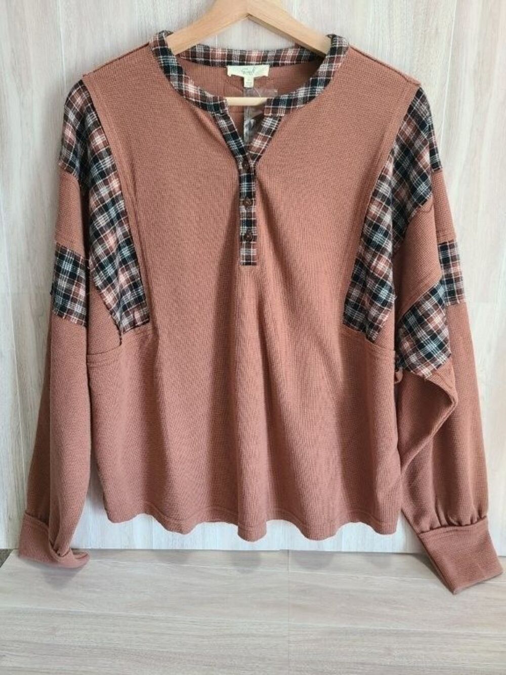 Easel Waffle Knit Henley Top M Rust Plaid Accent Long Sleeve Boutique NWT